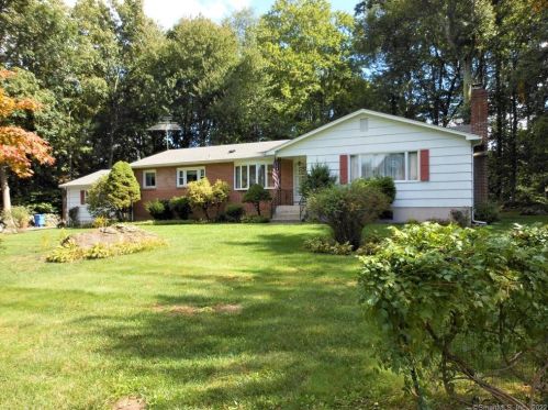 14 Philip Dr, Huntington, CT 06484-5128