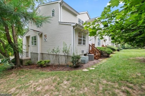 5 Garfield Way, Princeton NJ  08540-1669 exterior