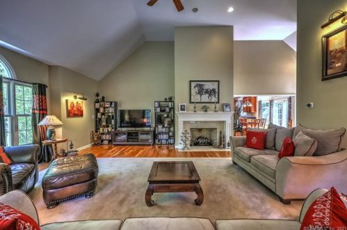 43 Wild Horse Ct, Upper Stepney, CT 06468-1361