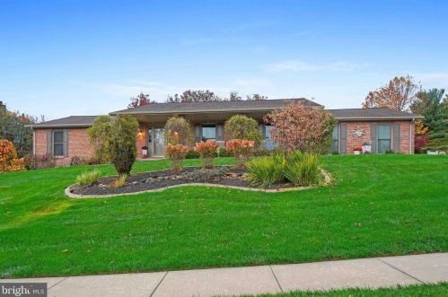 3588 Cimmeron Rd, York, PA 17402-4359