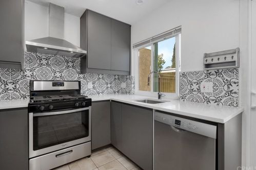 20 Thicket, Irvine, CA 92614-5474