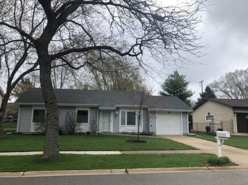 11 Ridge Ct, Streamwood, IL 60107-1753