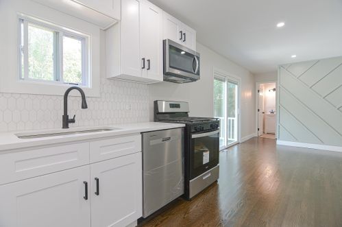 74 Cox St, Nashua, NH 03064-1418