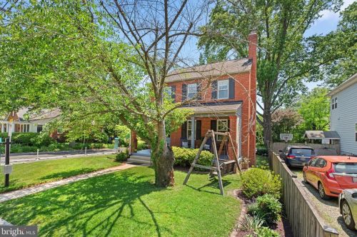 800 Easley St, Silver Spring MD 20910-4587 exterior