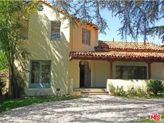 2383 Allen Ave, Altadena, CA 91001-2745