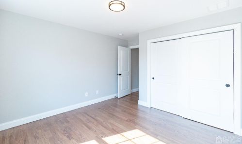 68 Prospect Ave, Edison NJ  08817-3744 exterior