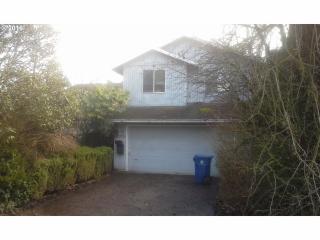 10734 Russell St, Portland, OR 97220-2863