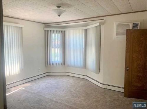 11 Oxford St, Paterson NJ  07522-1530 exterior