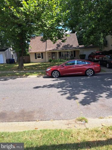 40 Hawthorne Ln, Willingboro, NJ 08046-1756