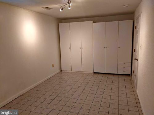 8069 Powderbrook Ln, Springfield VA  22153-2927 exterior