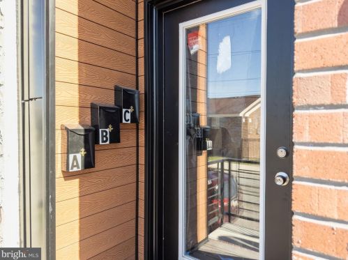 647 41st St, Philadelphia, PA 19104-1752