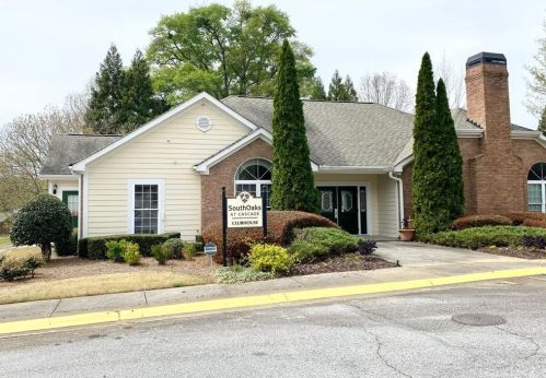 201 Cascade Park Dr, Atlanta GA  30331-2247 exterior