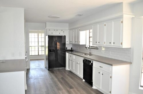 37 Colony Sq, Angleton TX 77515-3644 exterior