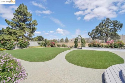 23 Kirkwood Ct, Concord CA  94521-1427 exterior