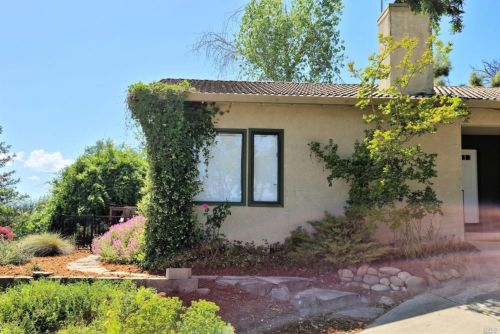 560 Turquoise Ct, Redding, CA 96003-3343