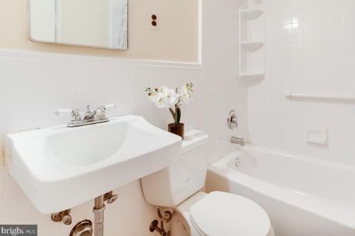 1002 Cliftonbrook Ln, Silver Spring MD 20905-3709 exterior