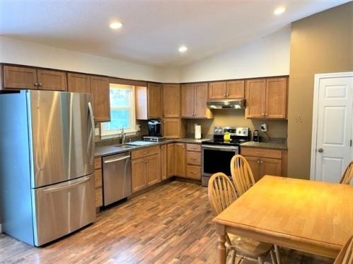 9 Marian Ln, Nashua, NH 03062-2152