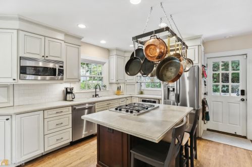 2885 Mornington Dr, Atlanta GA  30327-1272 exterior