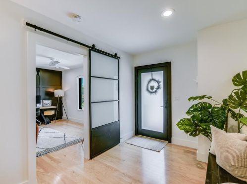 207 El Paso St, Austin TX  78704-6321 exterior