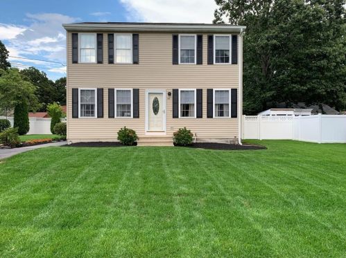 78 Pearl Ave, Warwick, RI 02889-8958