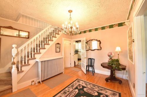 28 Maine Ave, Millinocket, ME 04462-1417