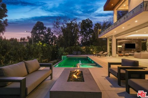 1410 Georgina Ave, Santa Monica, CA 90402-2226