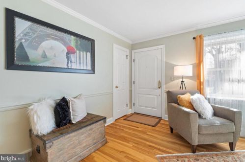 160 Hickory Ct, Princeton, NJ 08540-3435