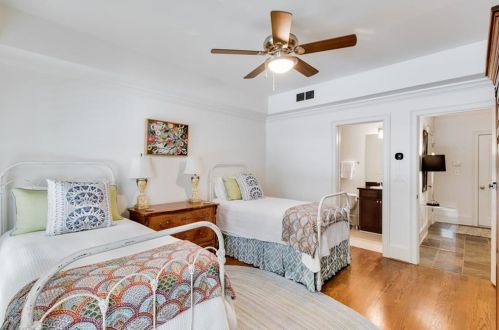206 Montag Cir, Atlanta GA  30307-5504 exterior