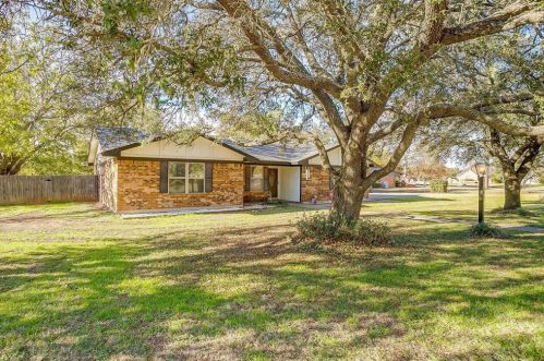 7 Redbud Dr, Mineral Wells, TX 76067-3304