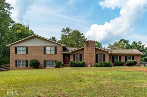 37 Woodland Trl, Newnan, GA 30263-3357