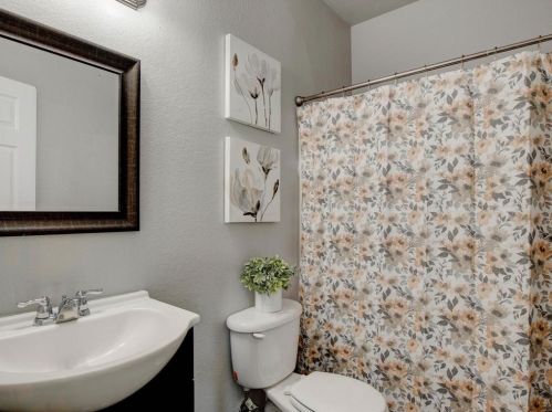 5733 Parkview Hills Ln, Fort Worth TX  76179-6715 exterior