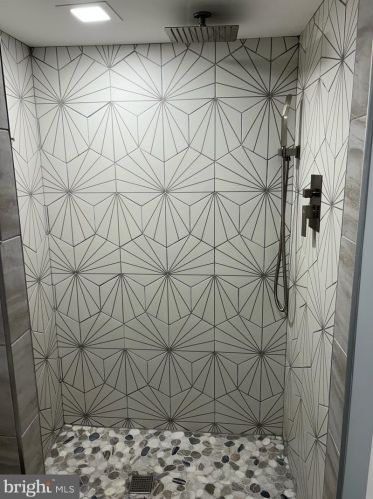 2833 10th St, Philadelphia PA 19122-6021 exterior