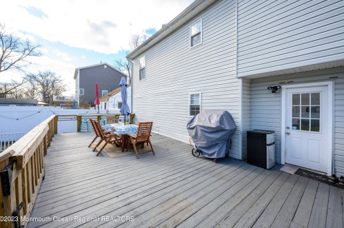 22 Bay Ave, Middletown NJ  07748-5711 exterior