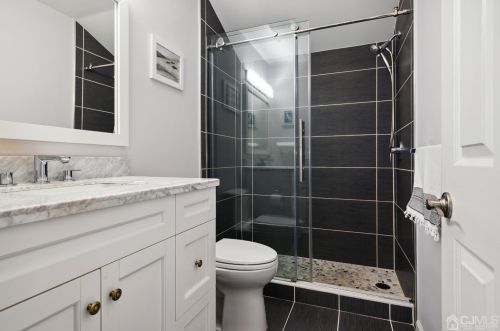 62 Springwood Ct, Princeton NJ  08540-9404 exterior
