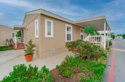 27 Spruce Via, Anaheim CA  92801-1043 exterior