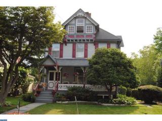 94 Main St, Levittown, PA 19054-1111