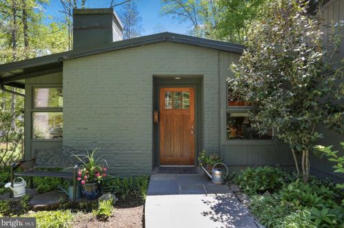 7629 Holmes Run Dr, Falls Church, VA 22042-3316