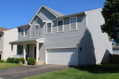 735 Bay Shore Dr, Pingree Grove, IL 60140-9144