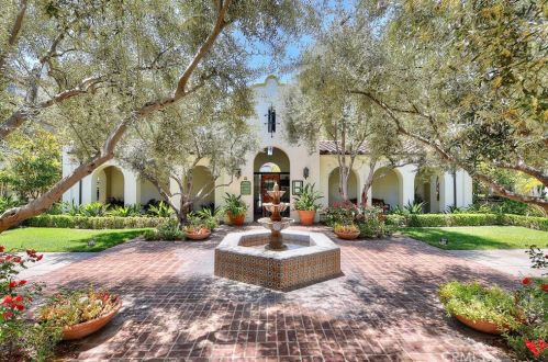 565 Casita St, Anaheim CA  92805-4748 exterior