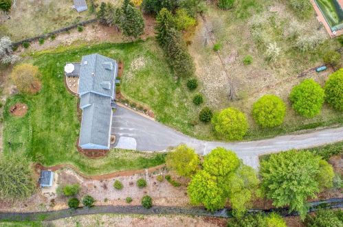 10 Autumn St, Goffstown, NH 03045-1727