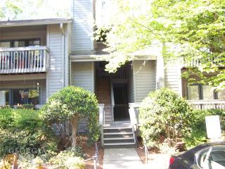 214 Tuxworth Cir, Decatur, GA 30033-5623