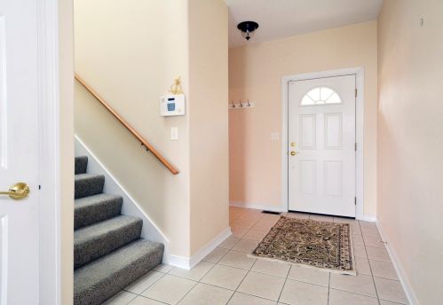 215 Heather Ln, Wood Dale, IL 60191-2080