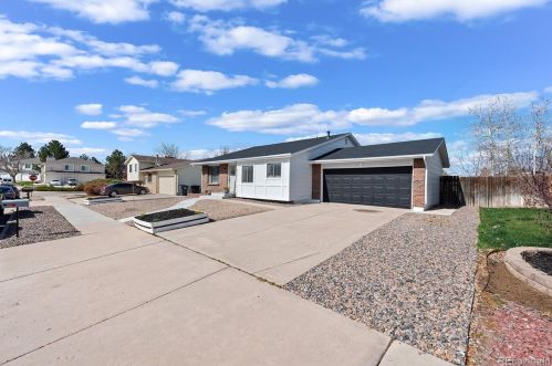 914 Uravan St, Denver, CO 80017-3327