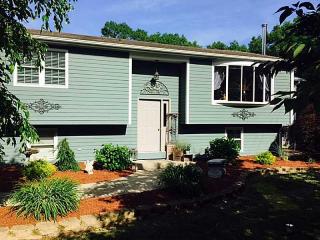 5 Red Coach Dr, Coventry, RI 02816-4927