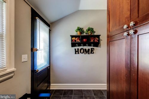 225 Gravers Ln, Philadelphia PA 19118-2802 exterior