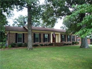 220 Mortons Lake Rd, Manchester, TN 37355-2964