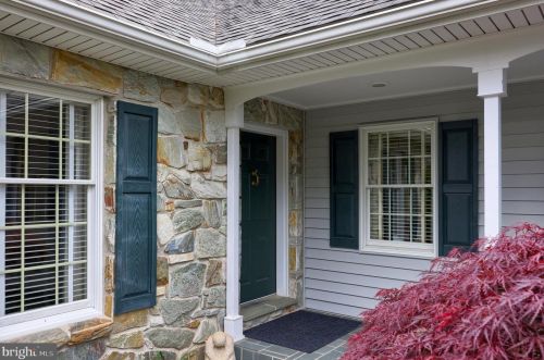 142 Bentley Ln, Lancaster PA  17603-6204 exterior