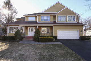 55 Ridge Dr, Montville Township, NJ 07045-9488