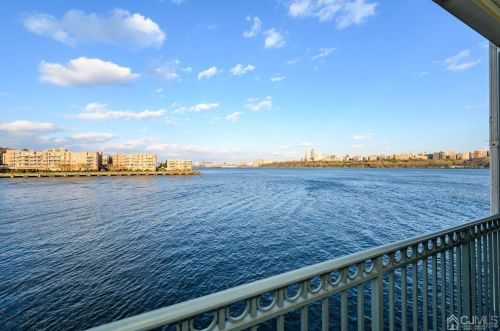 106 The Promenade, Edgewater NJ  07020-2103 exterior
