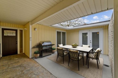 434 Hickory Ridge Dr, Taylor Lake Village, TX 77586-6009